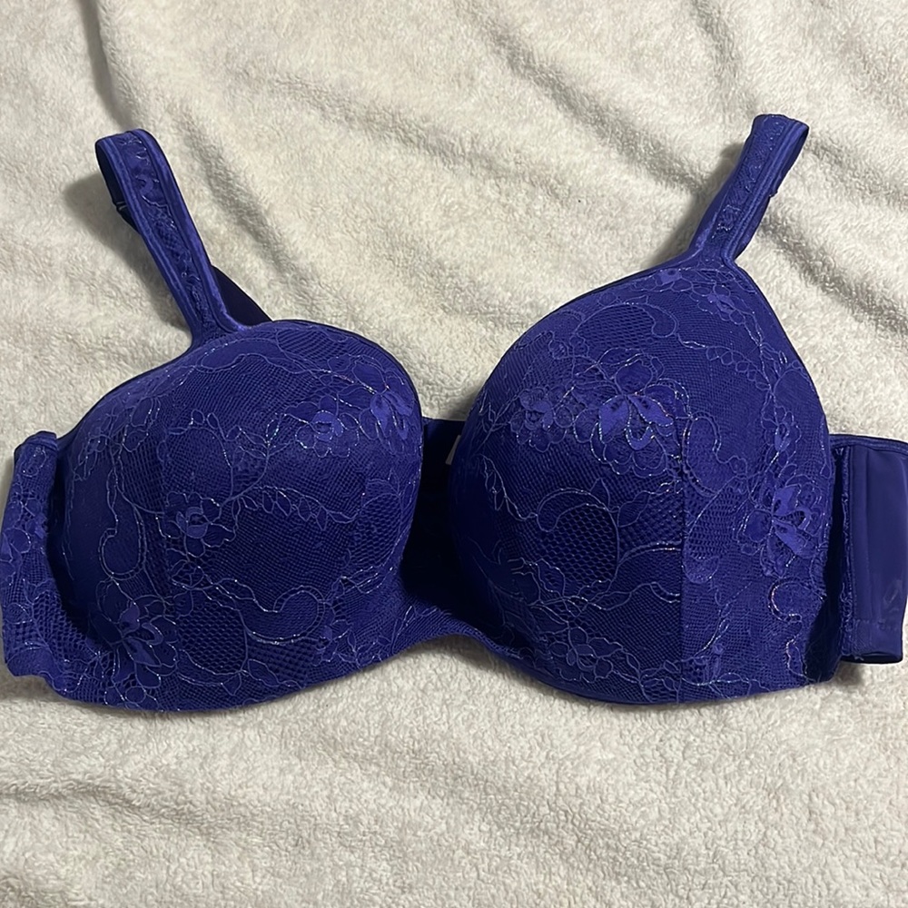 Cacique 44DD sparkly lace underwire bra